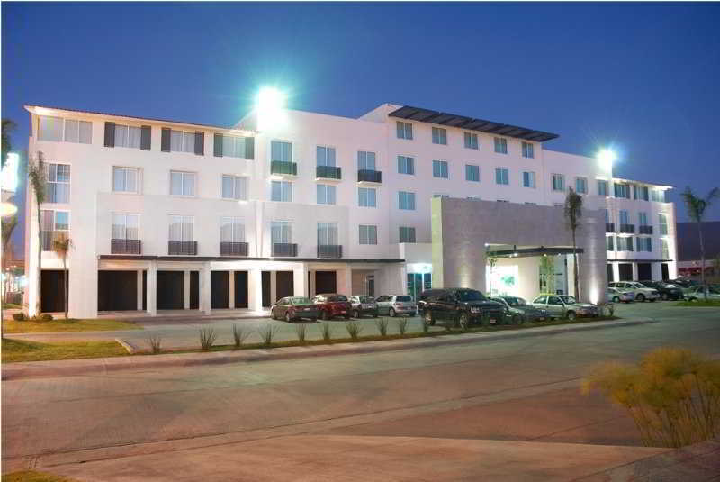 Hotel Express Mexico Plaza Irapuato Exterior photo
