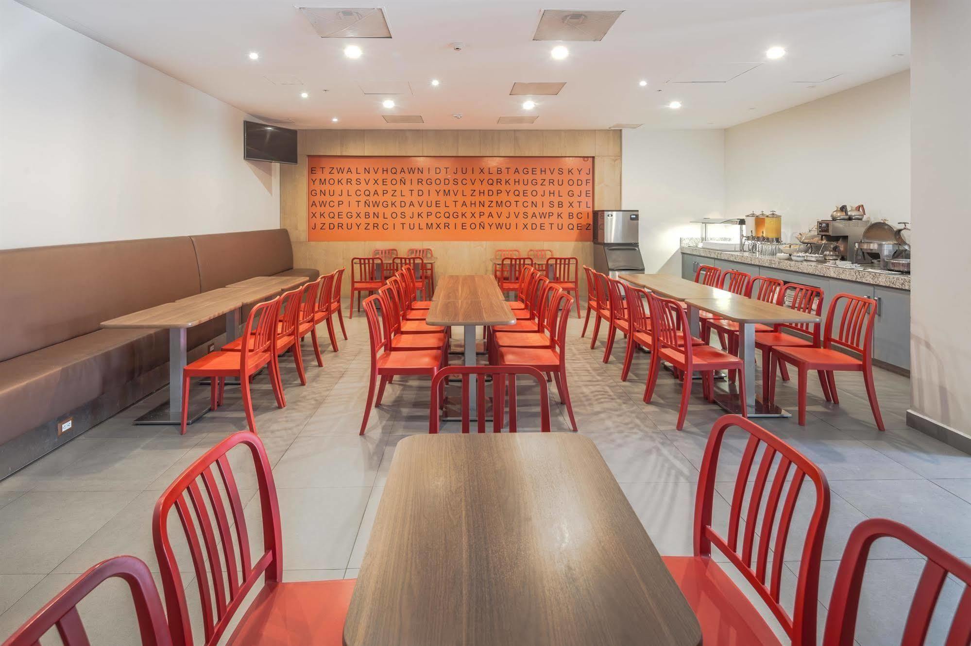 Hotel Express Mexico Plaza Irapuato Exterior photo