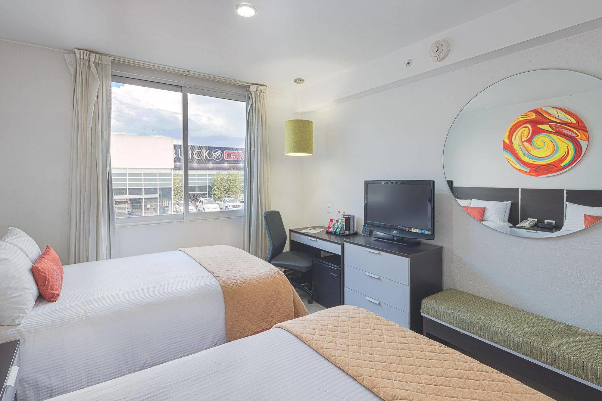 Hotel Express Mexico Plaza Irapuato Exterior photo