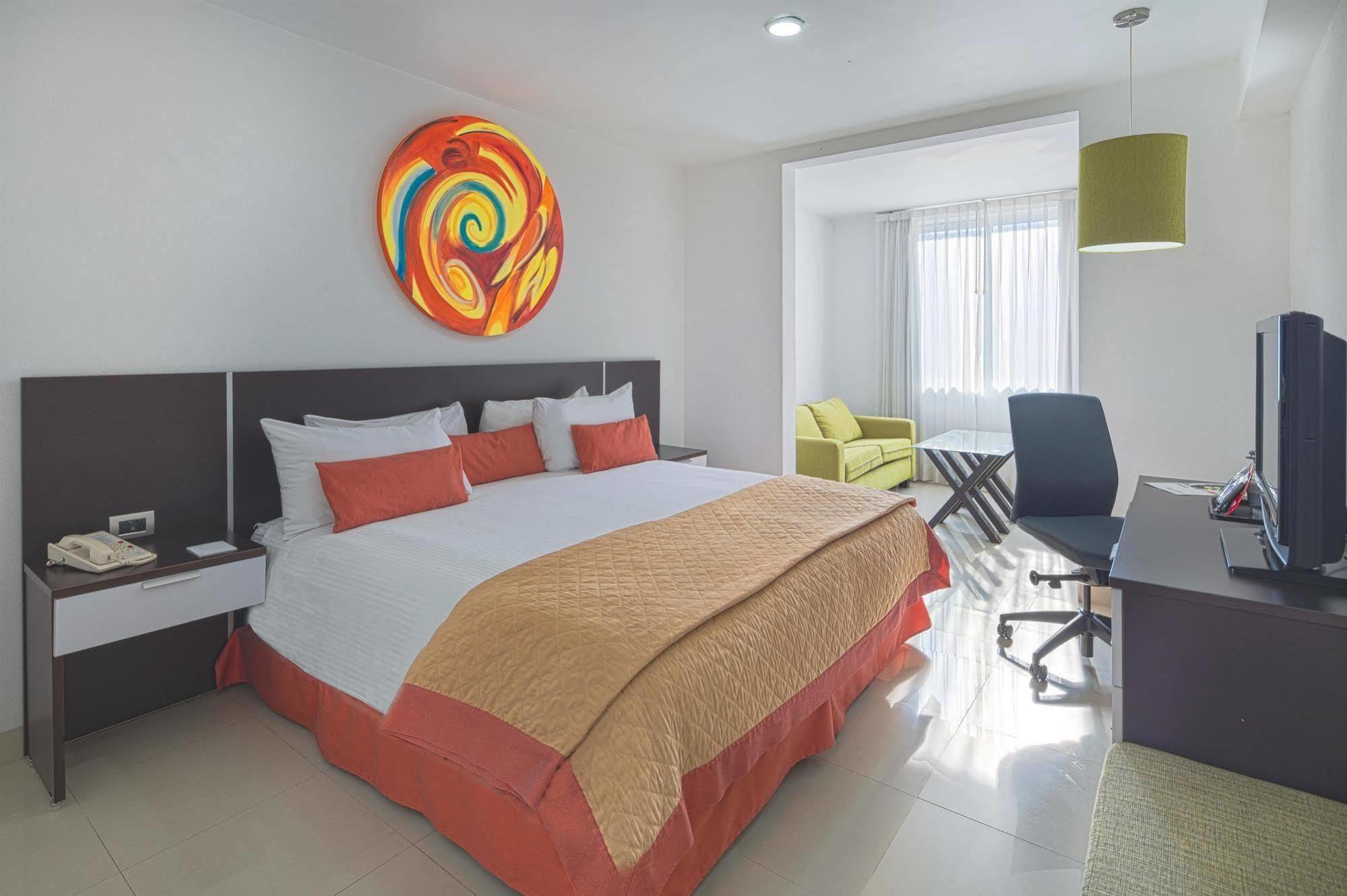 Hotel Express Mexico Plaza Irapuato Exterior photo