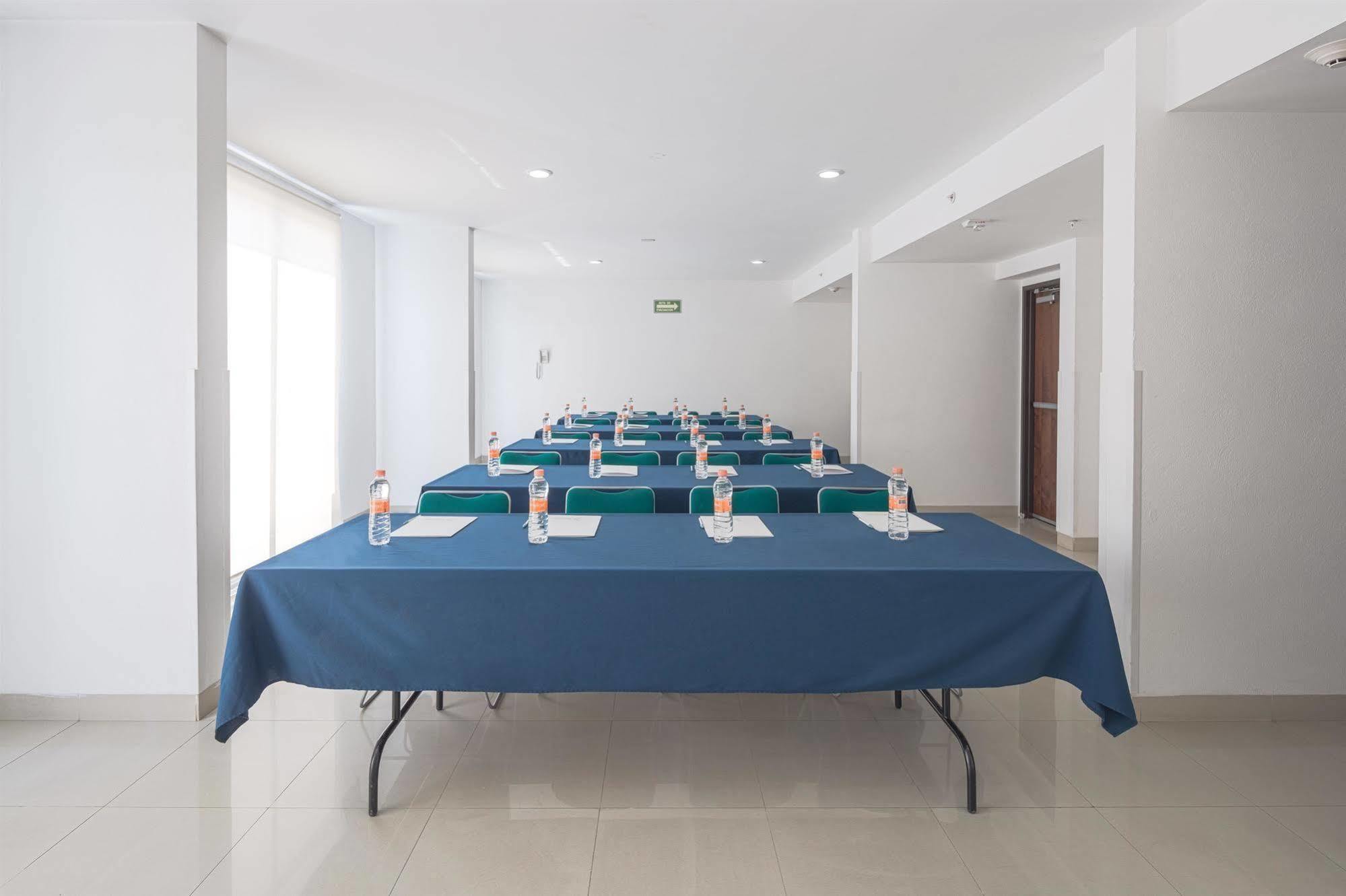 Hotel Express Mexico Plaza Irapuato Exterior photo