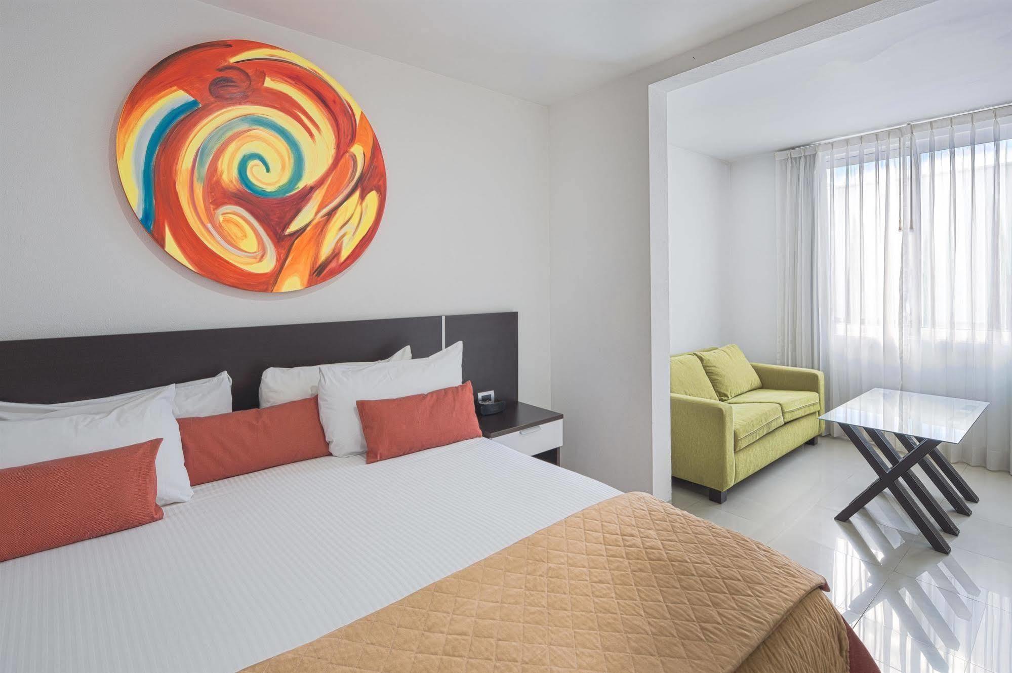 Hotel Express Mexico Plaza Irapuato Exterior photo