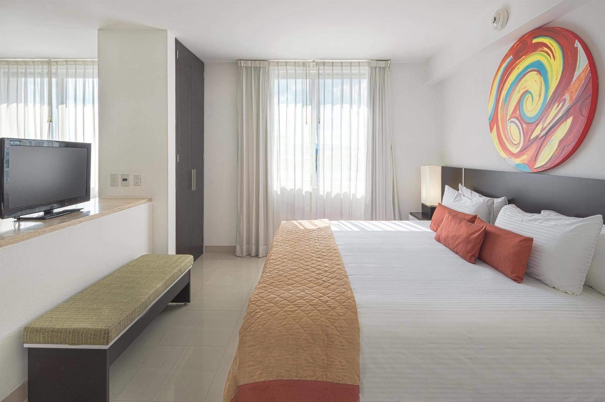 Hotel Express Mexico Plaza Irapuato Exterior photo